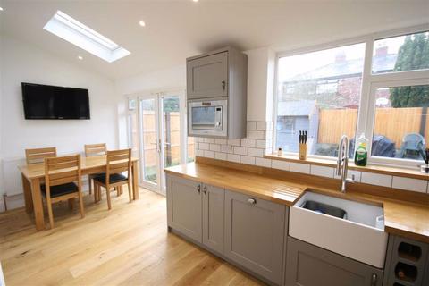 17 Thackeray Grove, Droylsden, Manchester, M43 7NB