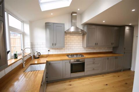 17 Thackeray Grove, Droylsden, Manchester, M43 7NB
