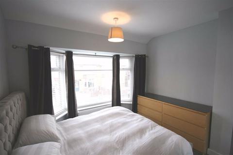 17 Thackeray Grove, Droylsden, Manchester, M43 7NB