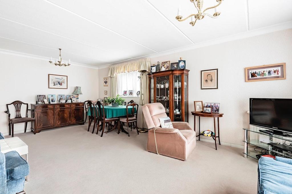 The Rutts, Bushey Heath, Bushey 2 bed apartment £325,000