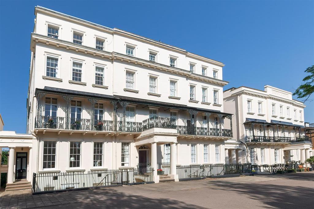 Clarendon Square, Leamington Spa 2 bed flat £320,000