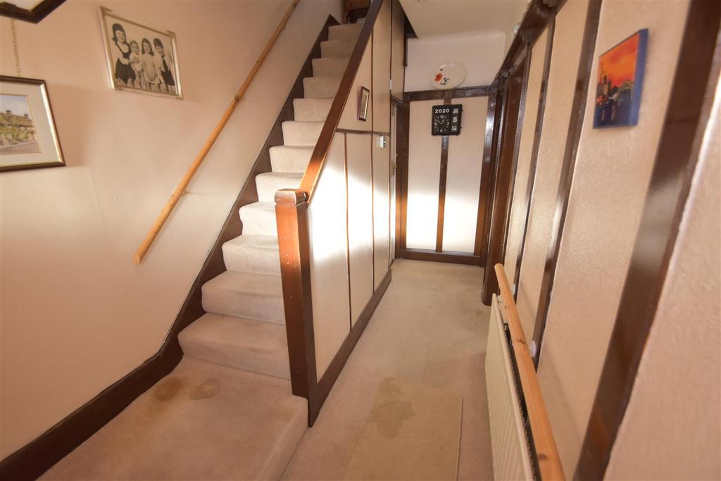 Castle Drive, Heswall, Wirral 3 bed semidetached house £300,000