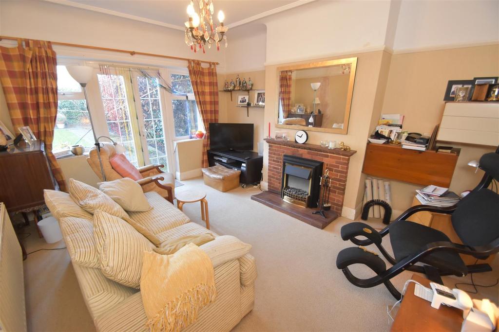 Castle Drive, Heswall, Wirral 3 bed semidetached house £300,000
