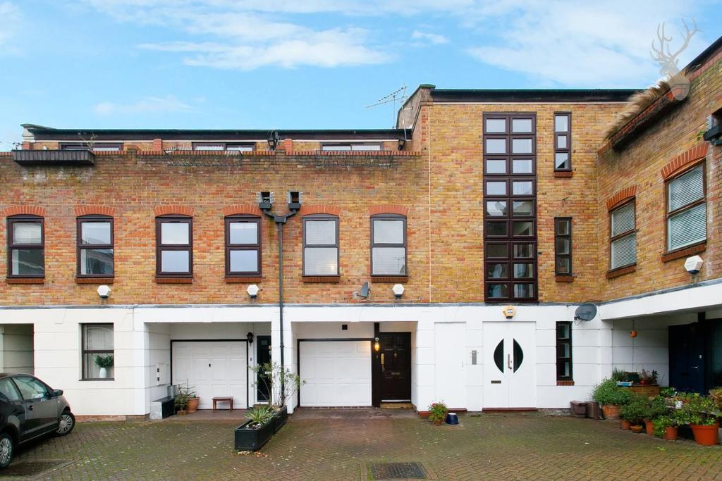 Malmesbury Road, London 2 bed townhouse £475,000