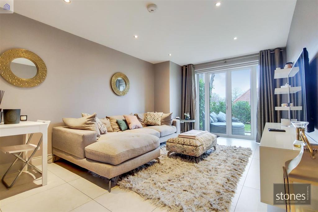 ROYAL CONNAUGHT PARK 2 bed apartment £500,000