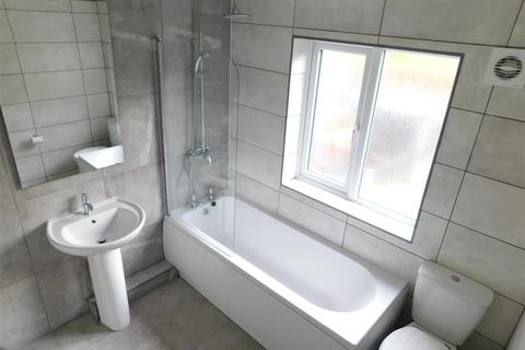6 Broadwaters Drive, Kidderminster, DY10 2RY