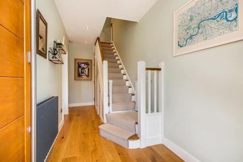 8 Rockhampton Close, London, SE27 0NG