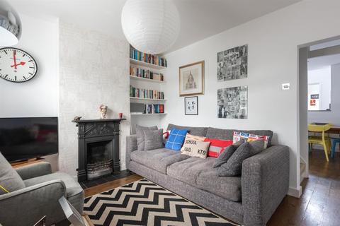25 School Road, East Molesey, KT8 0DN