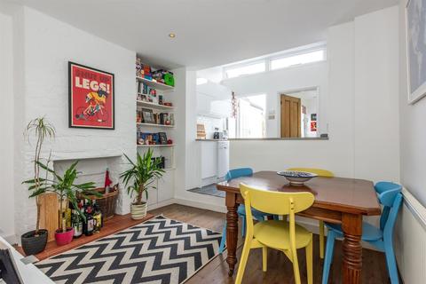 25 School Road, East Molesey, KT8 0DN