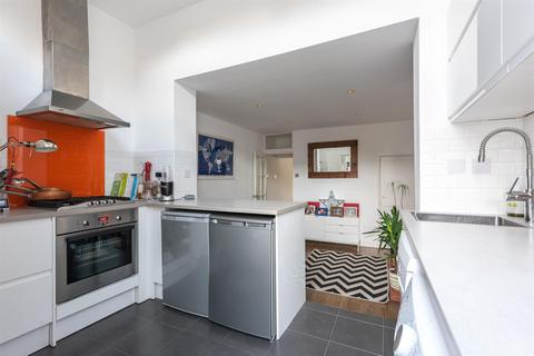 25 School Road, East Molesey, KT8 0DN
