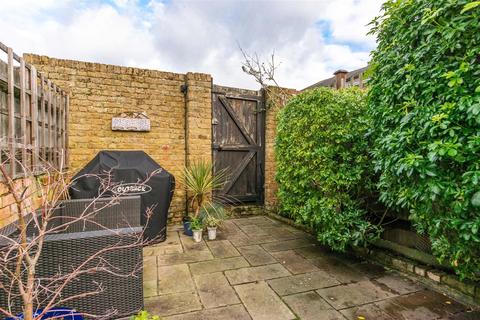 25 School Road, East Molesey, KT8 0DN