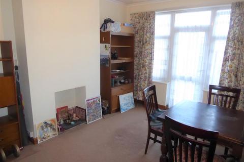 12 Granville Avenue, Hounslow, TW3 3TF