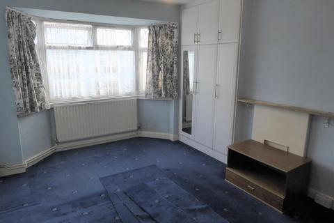 12 Granville Avenue, Hounslow, TW3 3TF