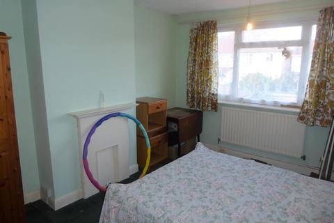 12 Granville Avenue, Hounslow, TW3 3TF