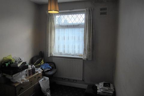 12 Granville Avenue, Hounslow, TW3 3TF