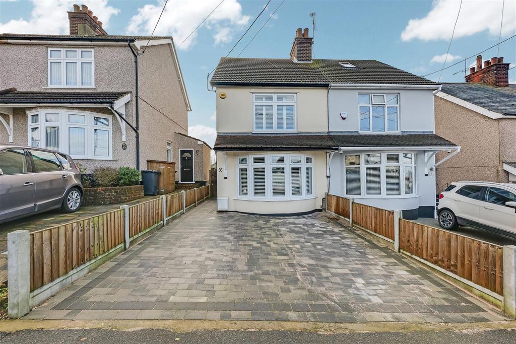 Love Lane, Rayleigh 2 bed semidetached house £350,000