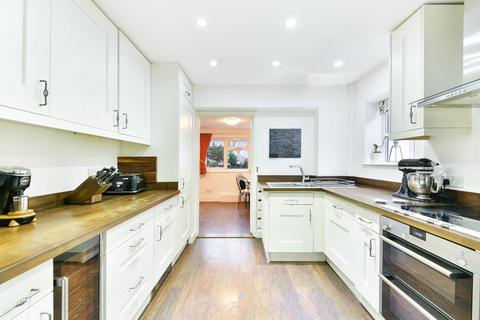 121 Chapel Way, Epsom, KT18 5TB