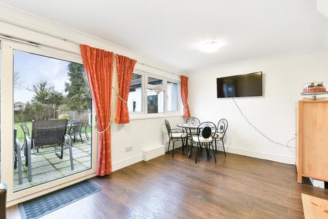 121 Chapel Way, Epsom, KT18 5TB