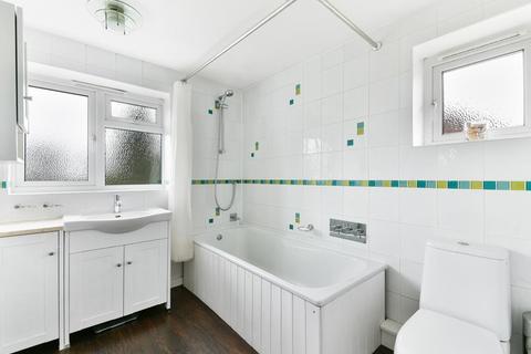 121 Chapel Way, Epsom, KT18 5TB