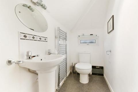 121 Chapel Way, Epsom, KT18 5TB