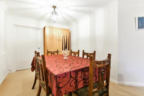 121 Chapel Way, Epsom, KT18 5TB