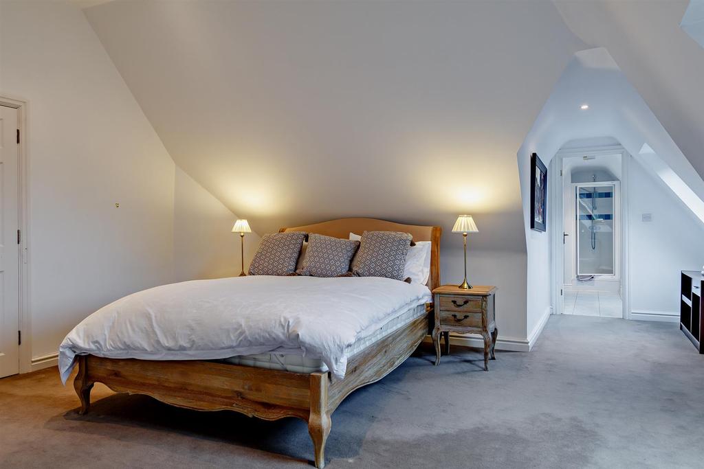 8448354-interior34-800.jpg