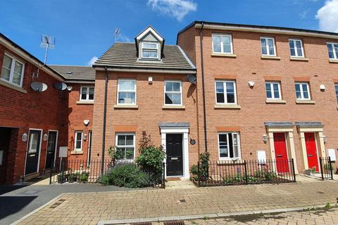 8 Lune Way, Bingham, Nottingham, NG13 8YX