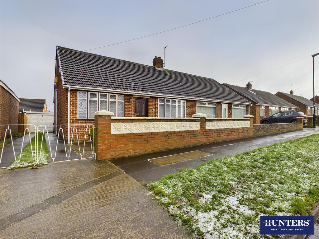 Warwick Drive, East Herrington, Sunderland, SR3 3PU 2 bed semidetached