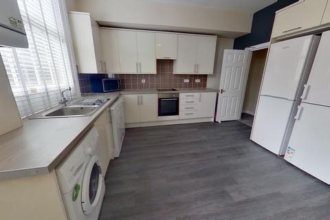 6 bedroom house to rent, St Annes Avenue,Burley