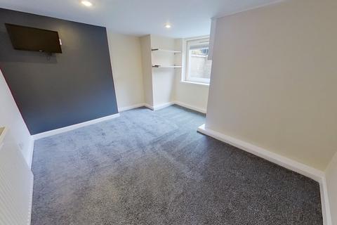 6 bedroom house to rent, St Annes Avenue,Burley