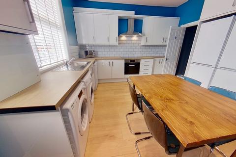 4 bedroom house to rent, Beechwood Road, Burley
