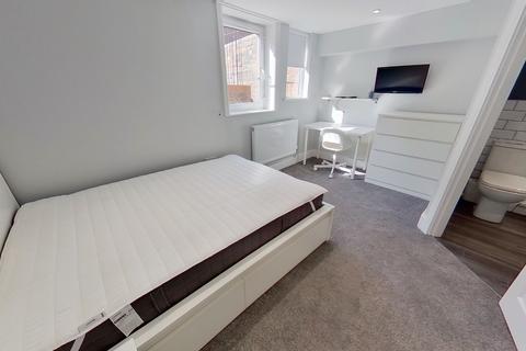 4 bedroom house to rent, Beechwood Road, Burley