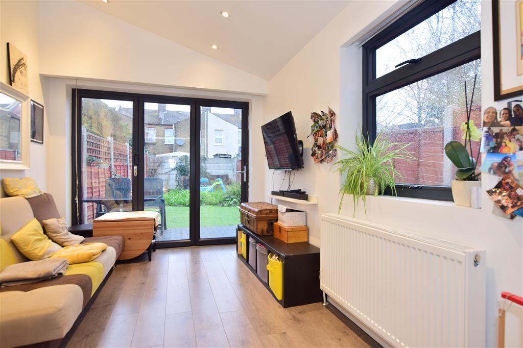 Kempton Road, East Ham 2 bed ground floor flat £280,000