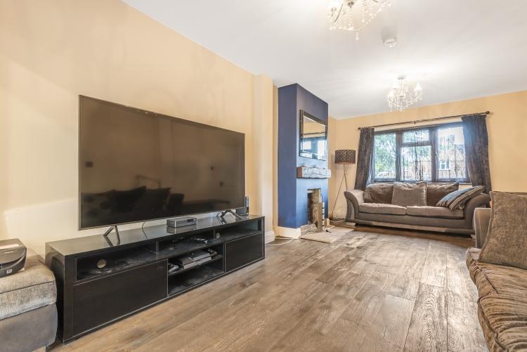 Imperial Way Chislehurst BR7 2 bed house £1,800 pcm (£415 pw)