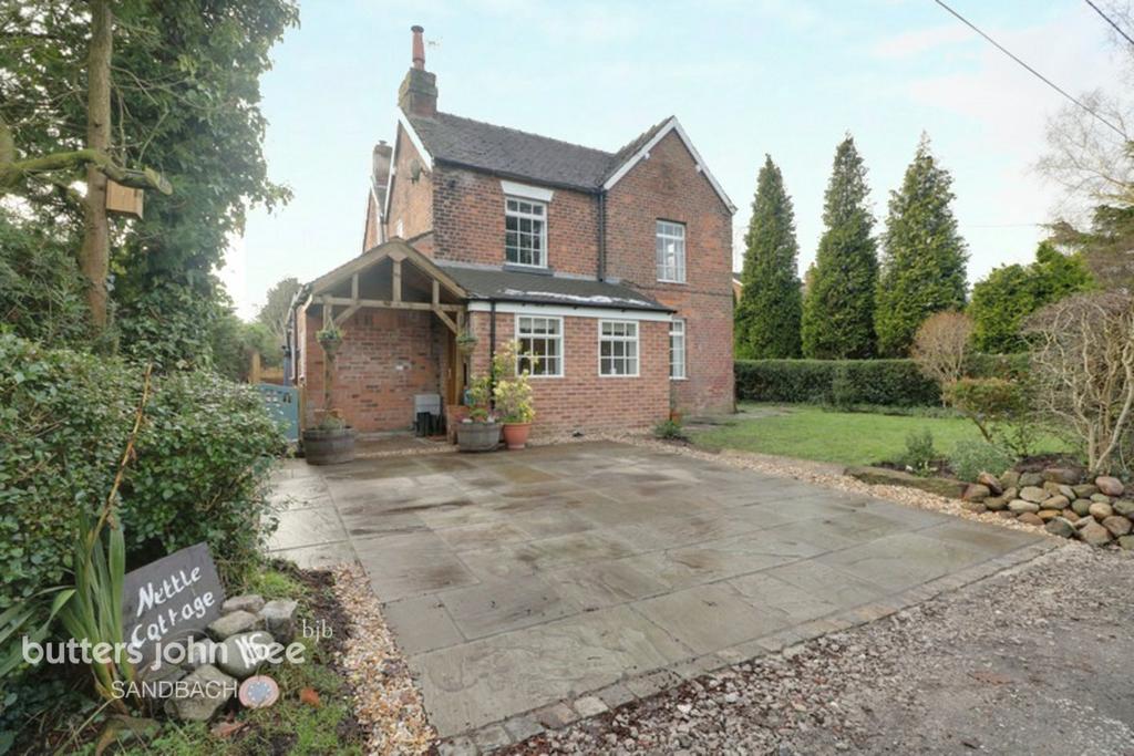 Hassall Road, Sandbach 2 bed cottage £250,000