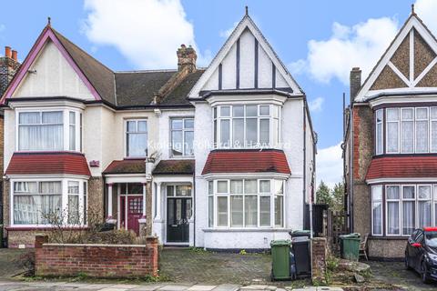 6 Arran Road, London, SE6 2NL