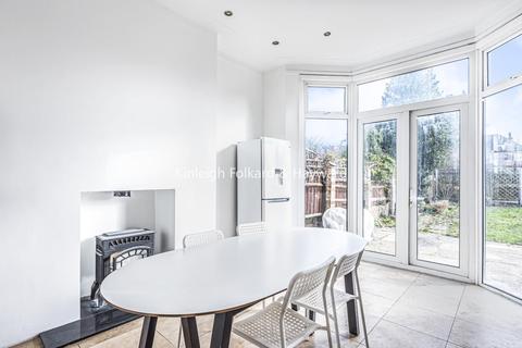 6 Arran Road, London, SE6 2NL