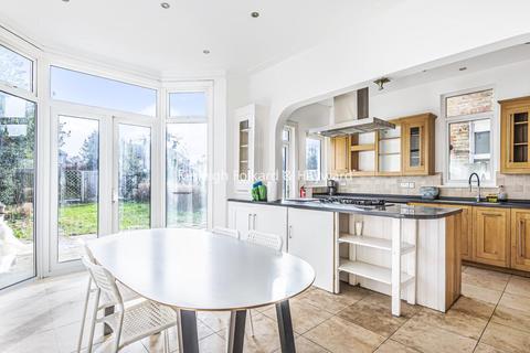 6 Arran Road, London, SE6 2NL