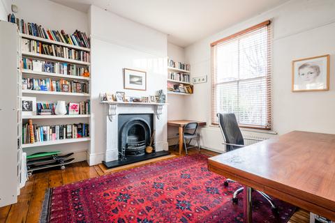 28 Montague Road, London, E8 2HW