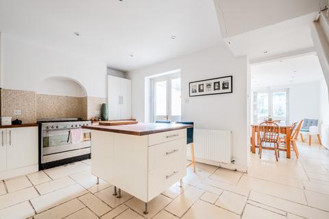 28 Montague Road, London, E8 2HW