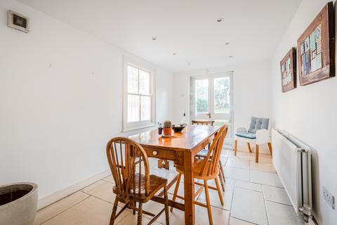 28 Montague Road, London, E8 2HW