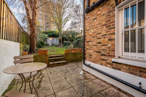 28 Montague Road, London, E8 2HW