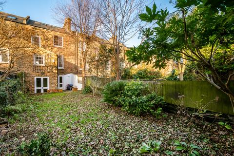 28 Montague Road, London, E8 2HW