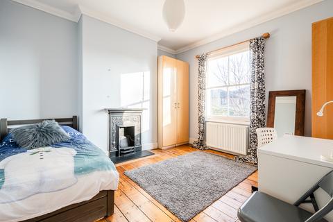 28 Montague Road, London, E8 2HW