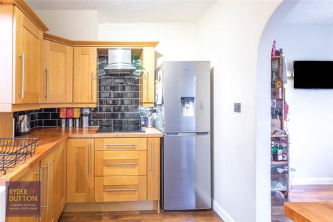 46 Hutton Avenue, Ashton-under-lyne, OL6 6QY