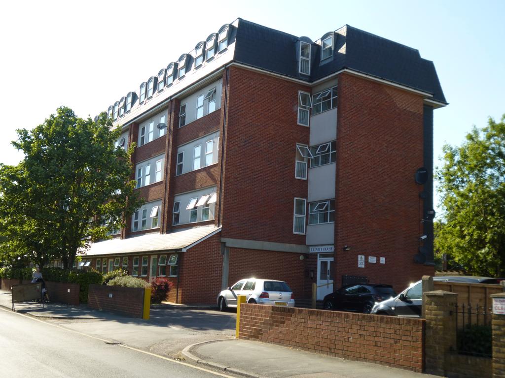 TRINITY HOUSE, TRINITY ROAD, WALTHAM CROSS EN8 2 bed apartment £1,195 pcm (£276 pw)