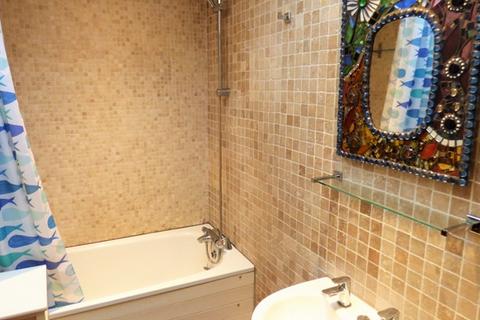 undefined, Character Cottage with 1 Double and 1 Single Bedroom in Topsham