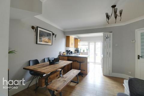 3 Aveley Road, Romford, RM1 4AB