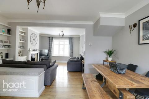 3 Aveley Road, Romford, RM1 4AB
