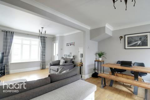 3 Aveley Road, Romford, RM1 4AB